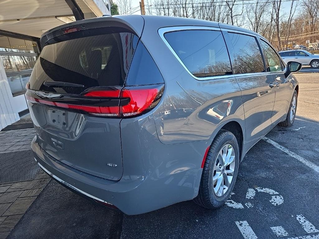 new 2025 Chrysler Pacifica car, priced at $44,635