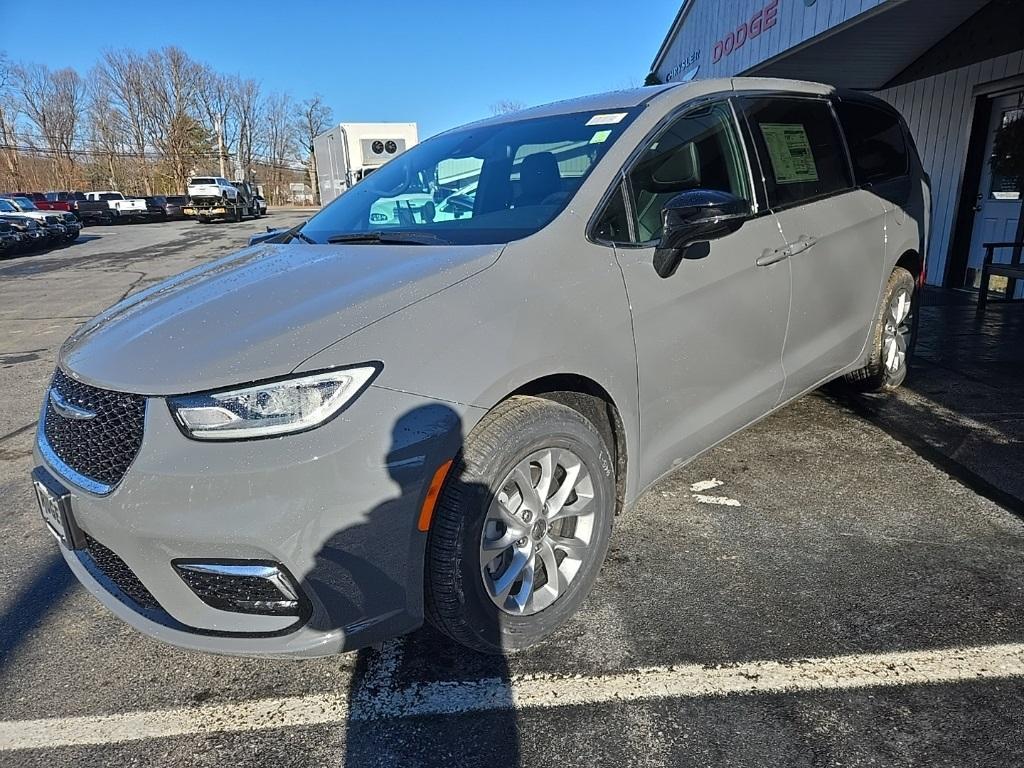 new 2025 Chrysler Pacifica car, priced at $44,635