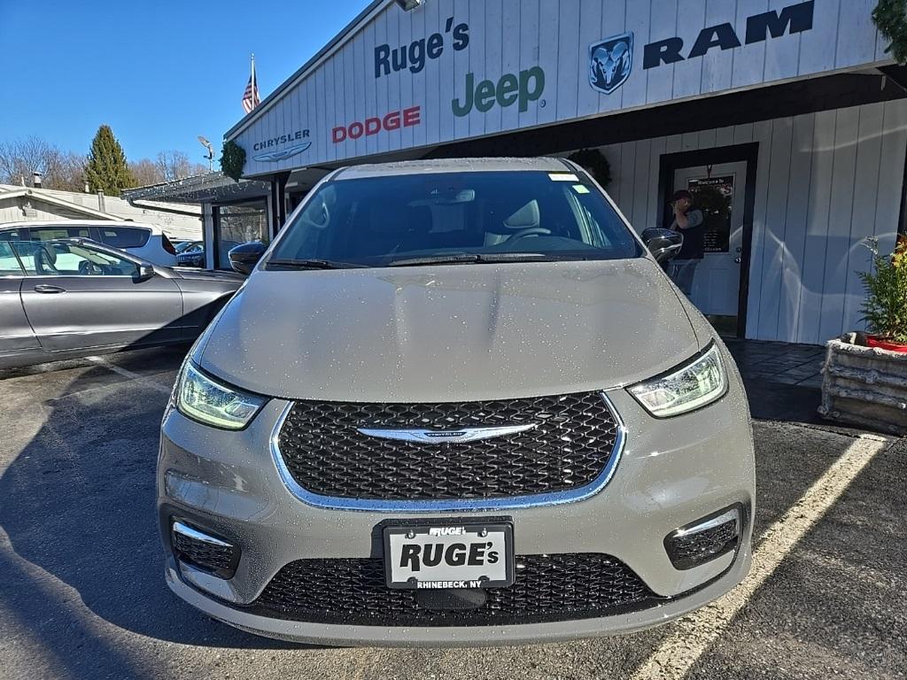 new 2025 Chrysler Pacifica car, priced at $44,635