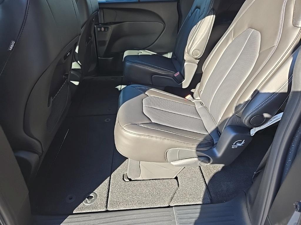 new 2025 Chrysler Pacifica car, priced at $44,635