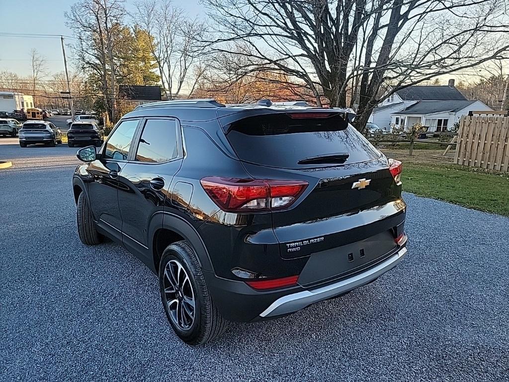 new 2025 Chevrolet TrailBlazer car, priced at $27,595