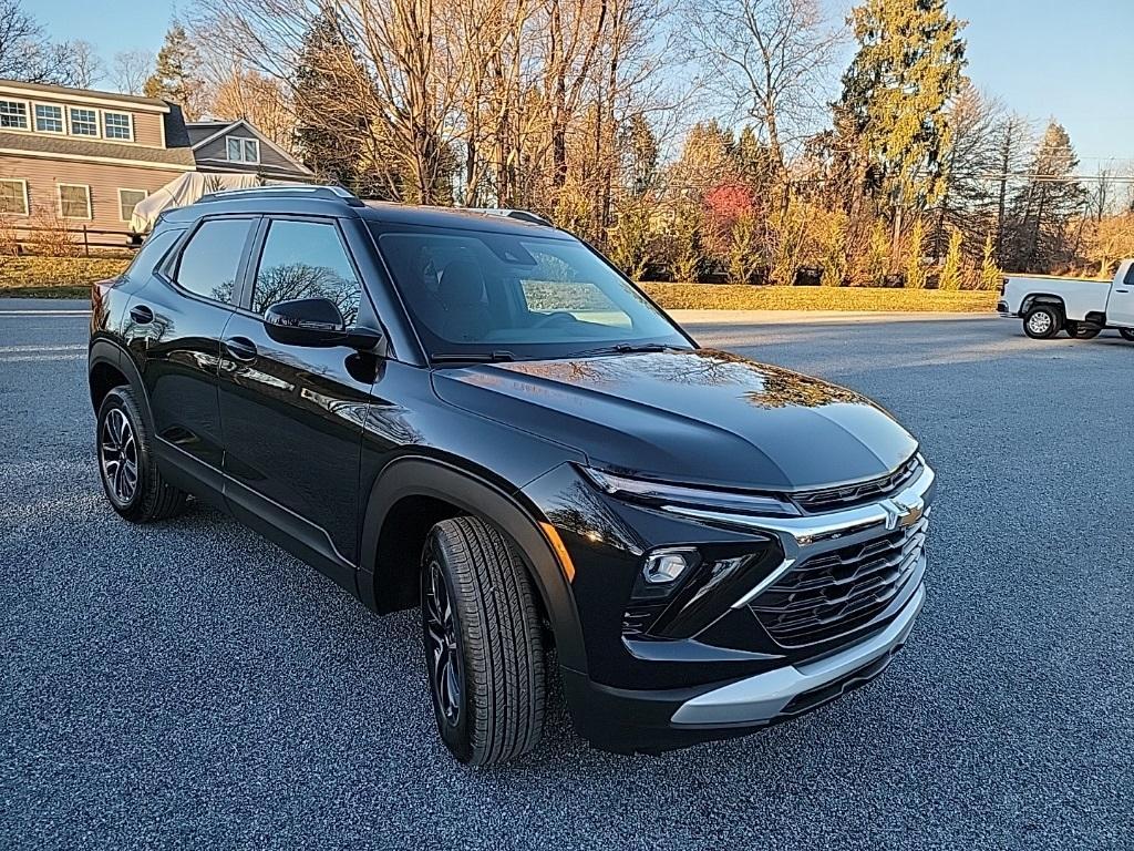 new 2025 Chevrolet TrailBlazer car, priced at $27,595