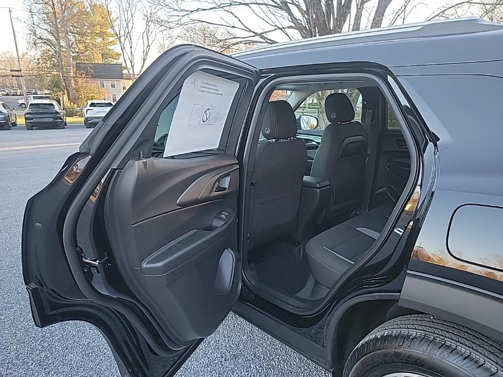 new 2025 Chevrolet TrailBlazer car, priced at $27,595