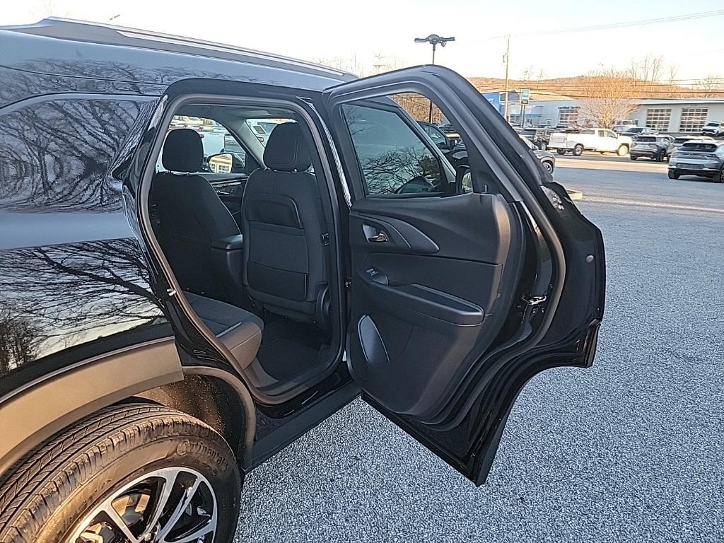 new 2025 Chevrolet TrailBlazer car, priced at $27,595