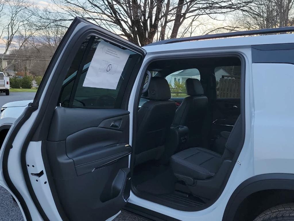 new 2026 Chevrolet Traverse car, priced at $57,375