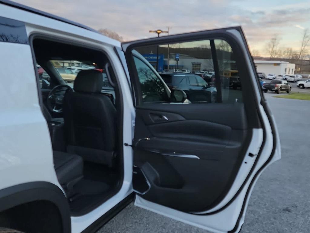 new 2026 Chevrolet Traverse car, priced at $57,375