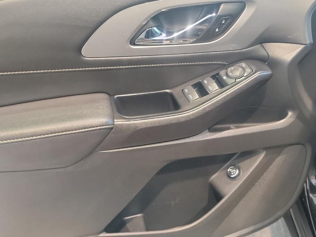 used 2023 Chevrolet Traverse car, priced at $31,500