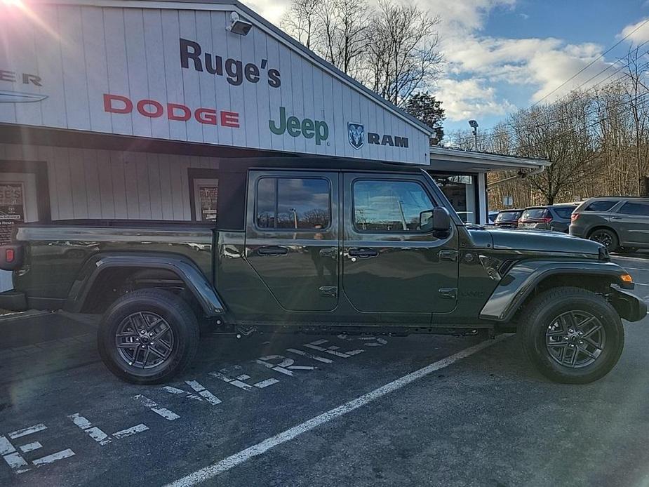 new 2024 Jeep Gladiator car, priced at $46,090