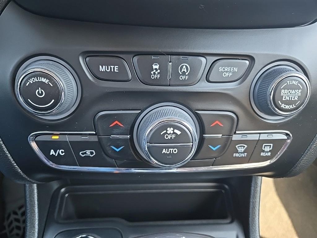used 2022 Jeep Cherokee car, priced at $23,489