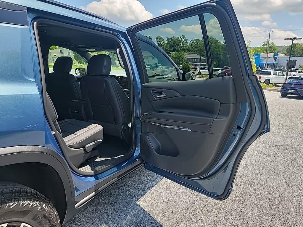 new 2025 Chevrolet Traverse car, priced at $49,795