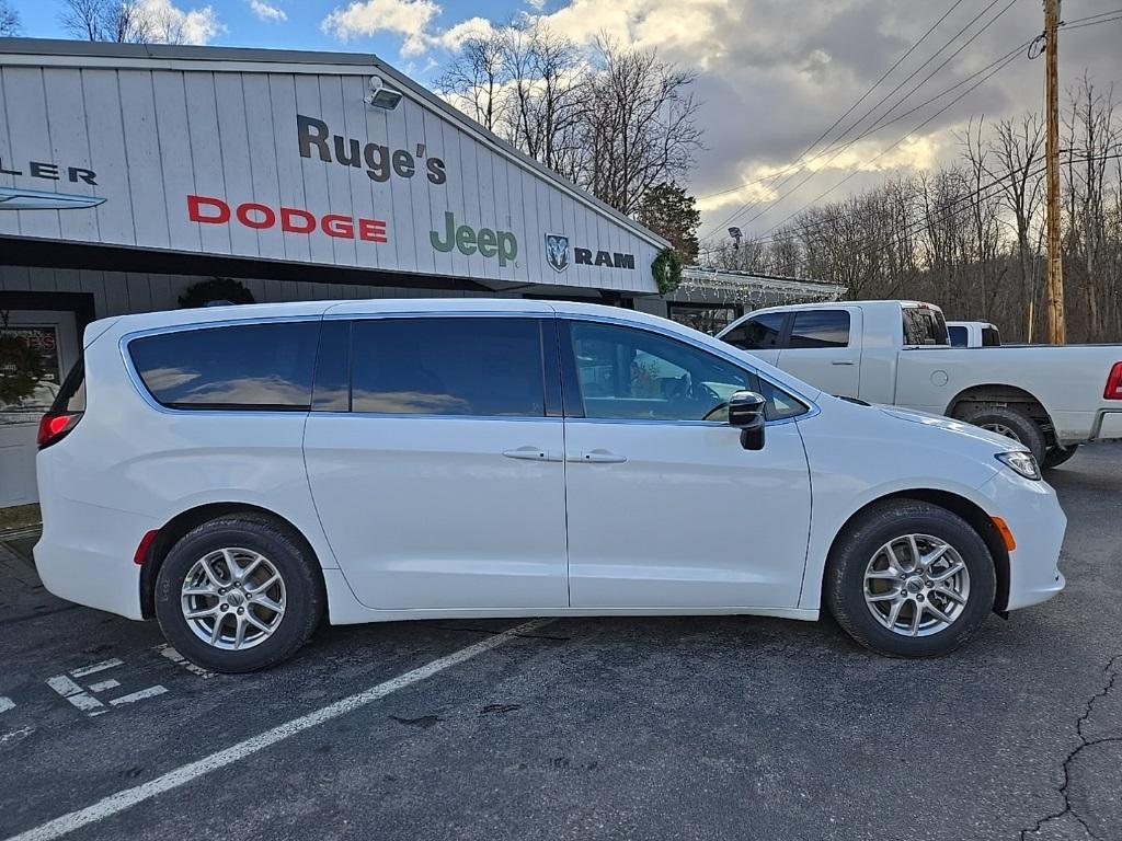 new 2025 Chrysler Pacifica car, priced at $42,140