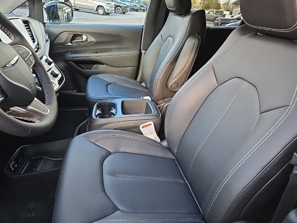 new 2025 Chrysler Pacifica car, priced at $42,447