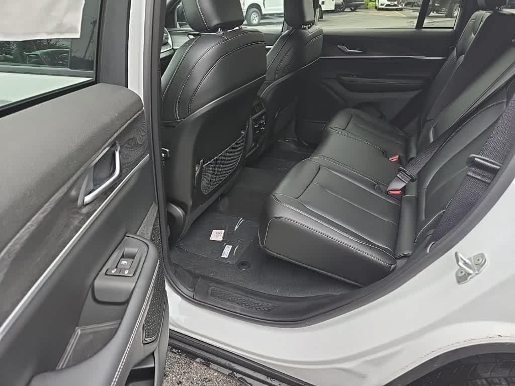 new 2025 Jeep Grand Cherokee car, priced at $45,601