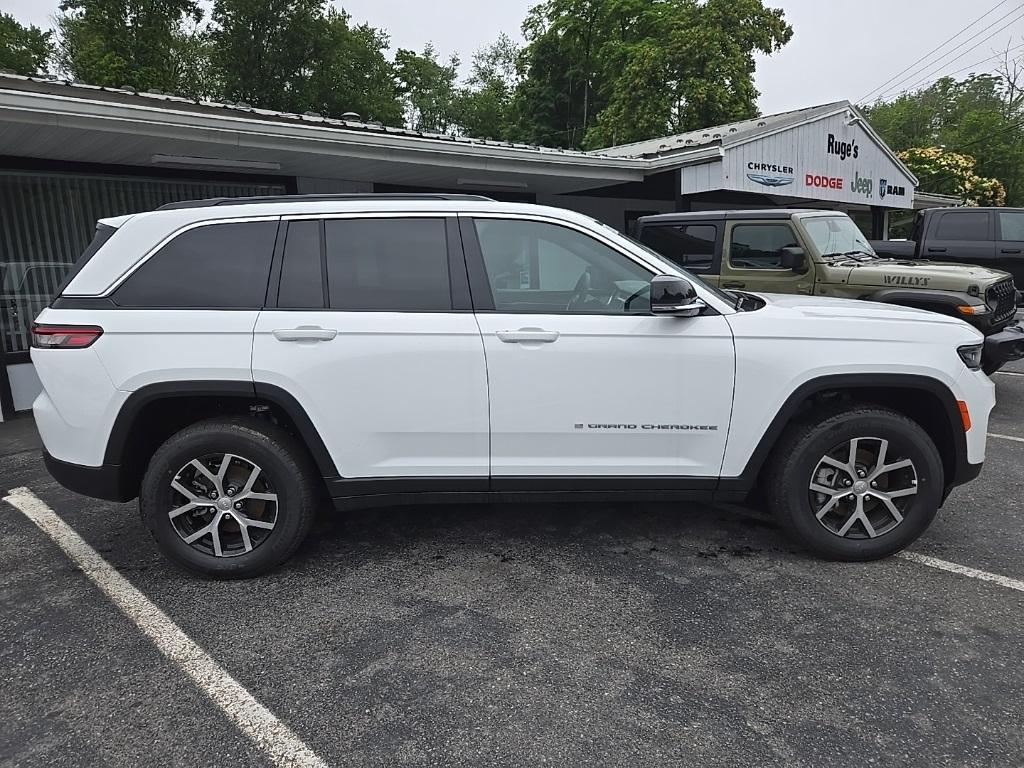new 2025 Jeep Grand Cherokee car, priced at $46,601