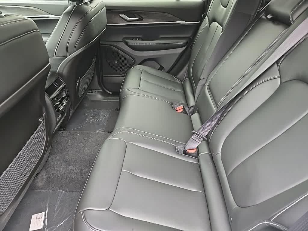 new 2025 Jeep Grand Cherokee car, priced at $45,601
