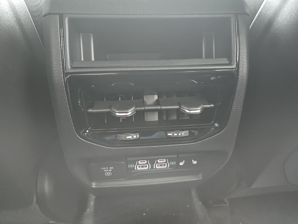 new 2025 Jeep Grand Cherokee car, priced at $46,601