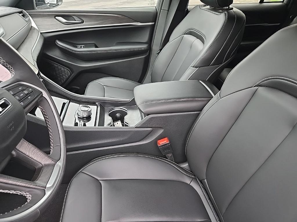 new 2025 Jeep Grand Cherokee car, priced at $46,601