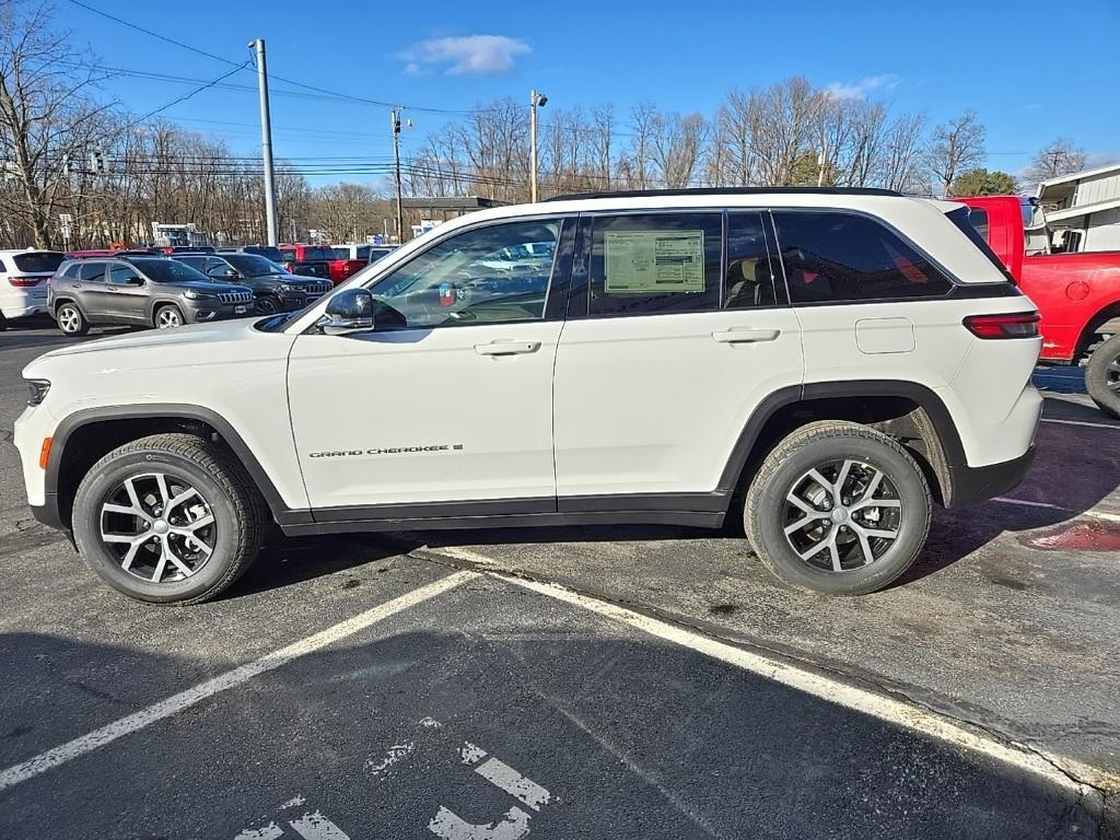 new 2025 Jeep Grand Cherokee car, priced at $44,200