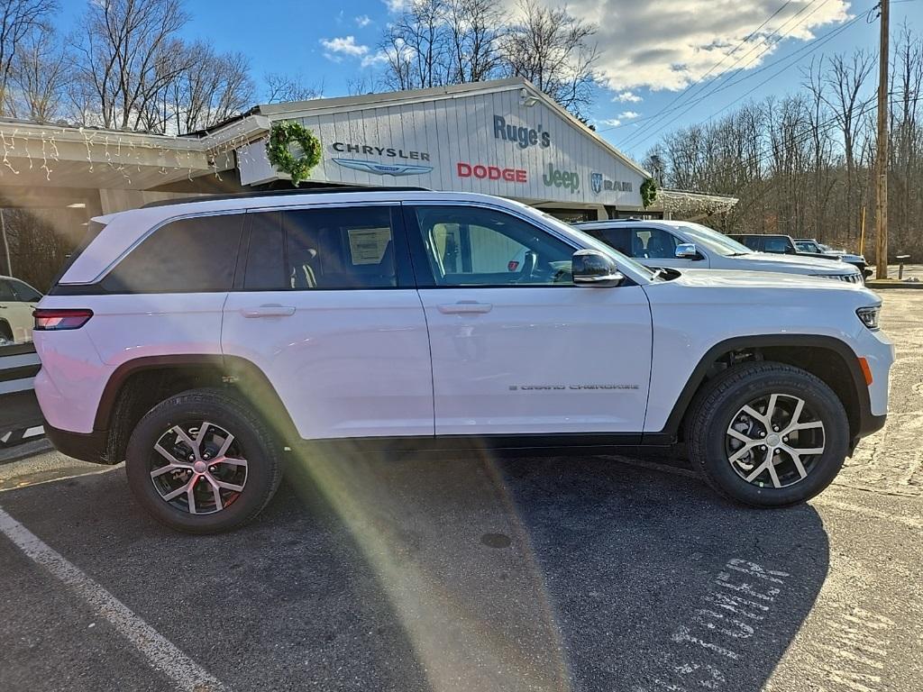 new 2025 Jeep Grand Cherokee car, priced at $44,200