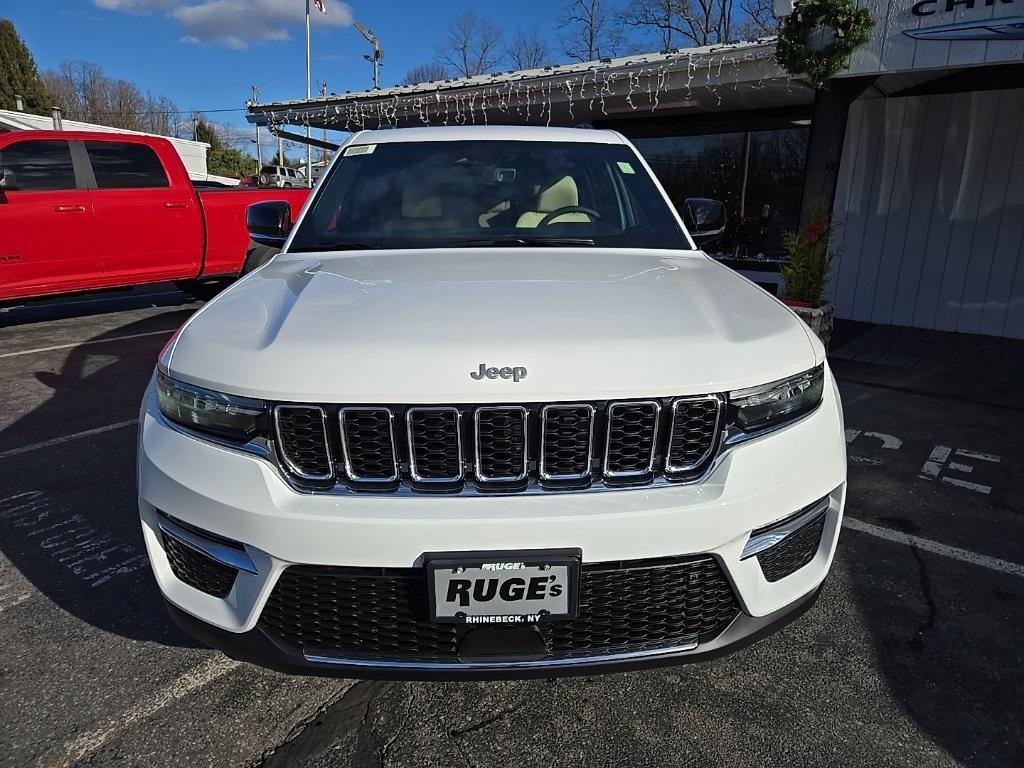 new 2025 Jeep Grand Cherokee car, priced at $44,200