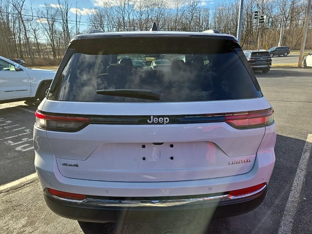 new 2025 Jeep Grand Cherokee car, priced at $44,200