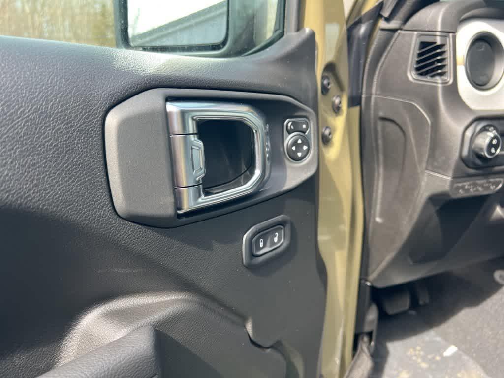 new 2025 Jeep Gladiator car, priced at $47,172