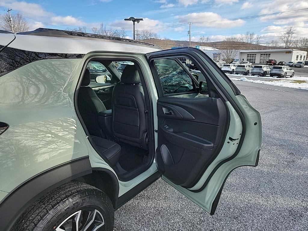 new 2025 Chevrolet TrailBlazer car, priced at $32,435