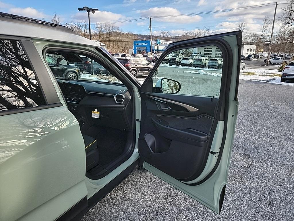 new 2025 Chevrolet TrailBlazer car, priced at $32,435