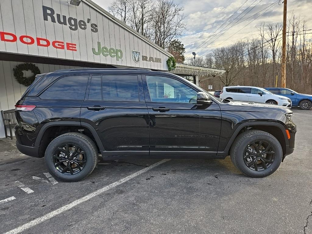 new 2025 Jeep Grand Cherokee car, priced at $44,030