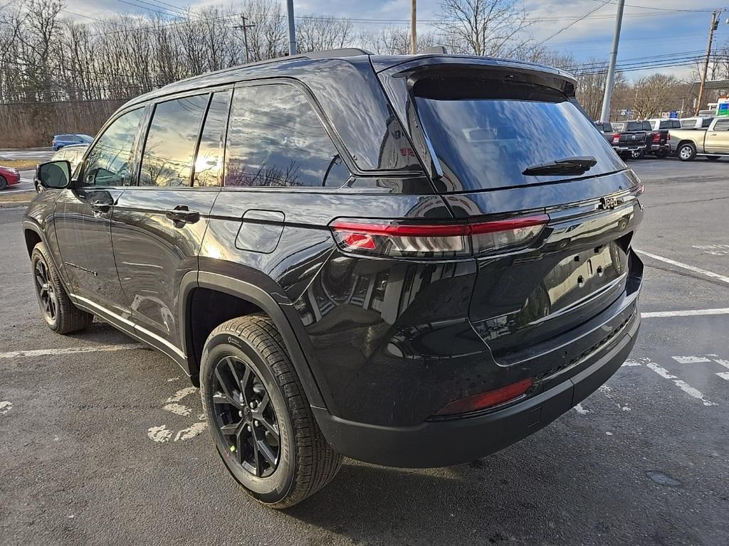 new 2025 Jeep Grand Cherokee car, priced at $44,030