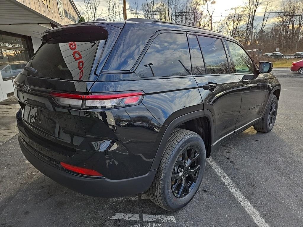 new 2025 Jeep Grand Cherokee car, priced at $44,030