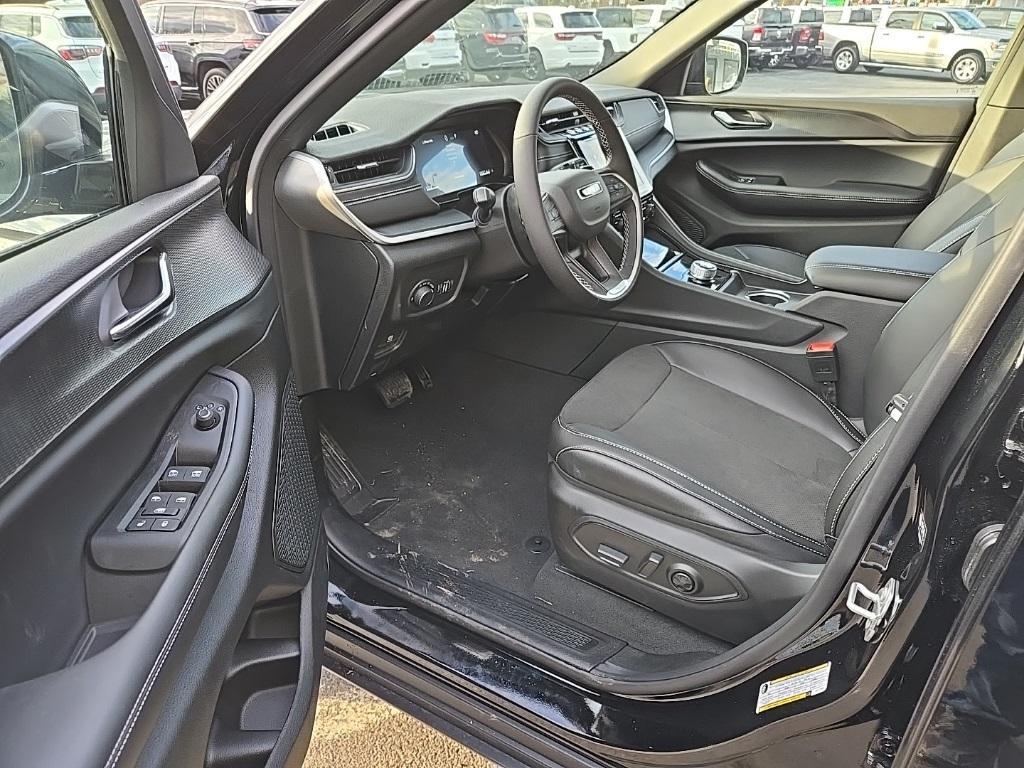 new 2025 Jeep Grand Cherokee car, priced at $44,030