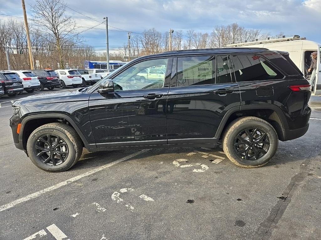 new 2025 Jeep Grand Cherokee car, priced at $44,030