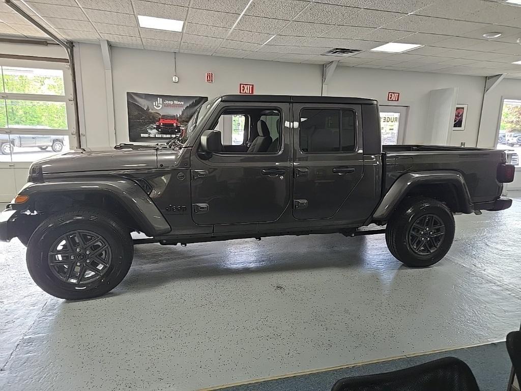 new 2025 Jeep Gladiator car