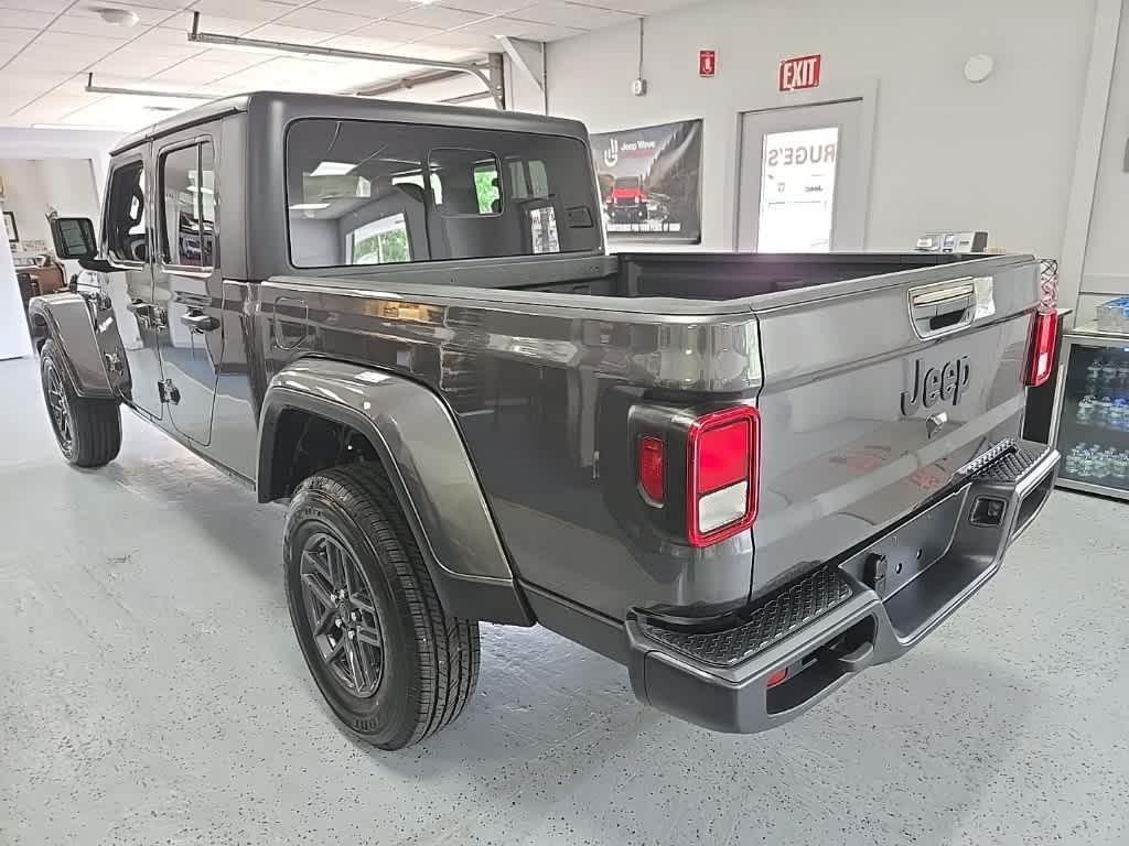 new 2025 Jeep Gladiator car