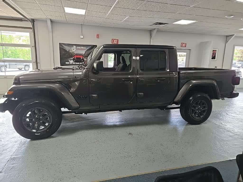 new 2025 Jeep Gladiator car