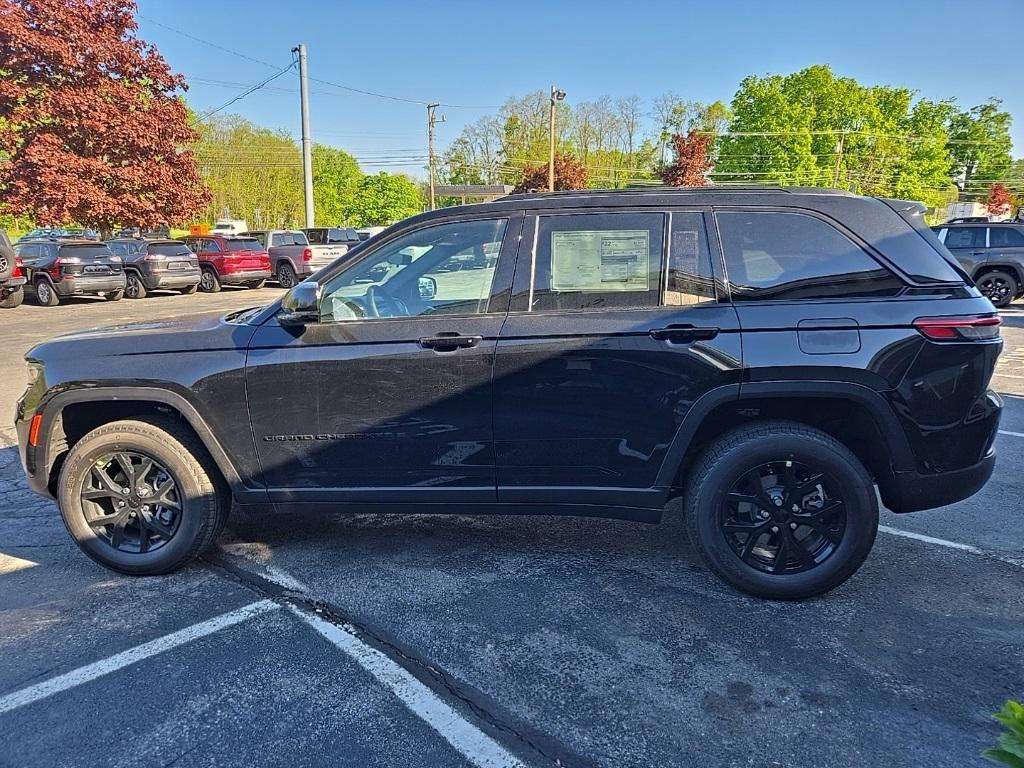 new 2025 Jeep Grand Cherokee car, priced at $43,710