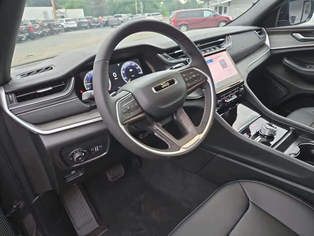 new 2025 Jeep Grand Cherokee car, priced at $50,485