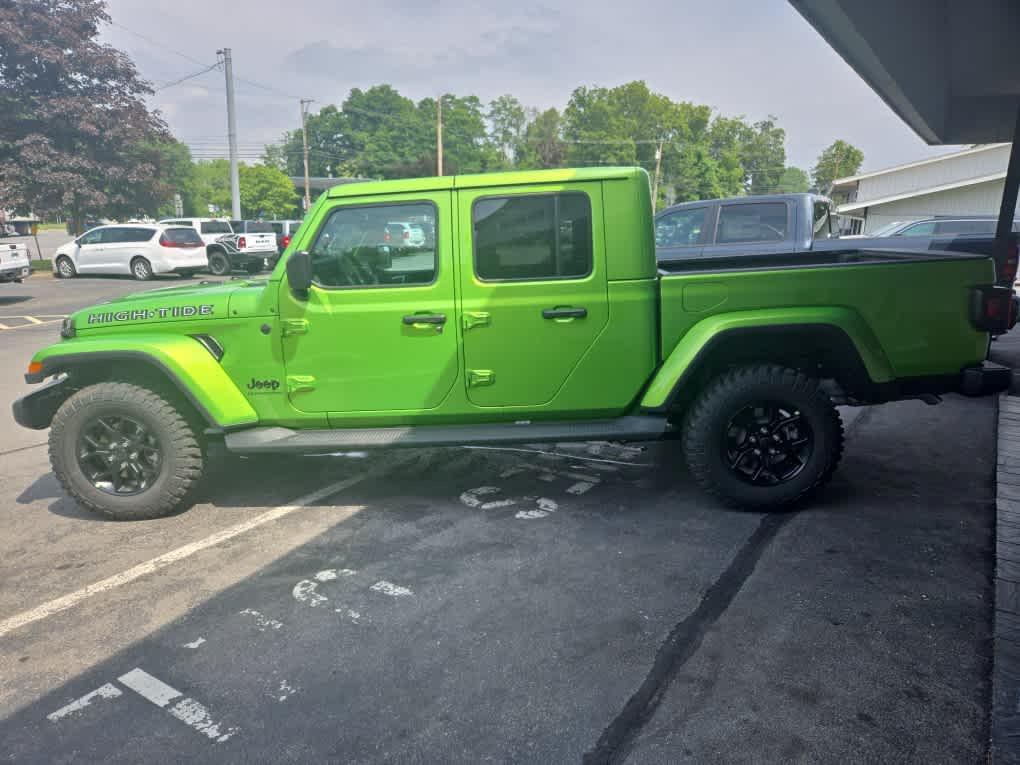 new 2025 Jeep Gladiator car, priced at $45,882