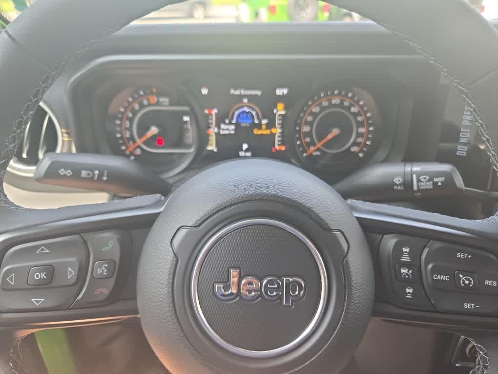 new 2025 Jeep Gladiator car, priced at $45,882