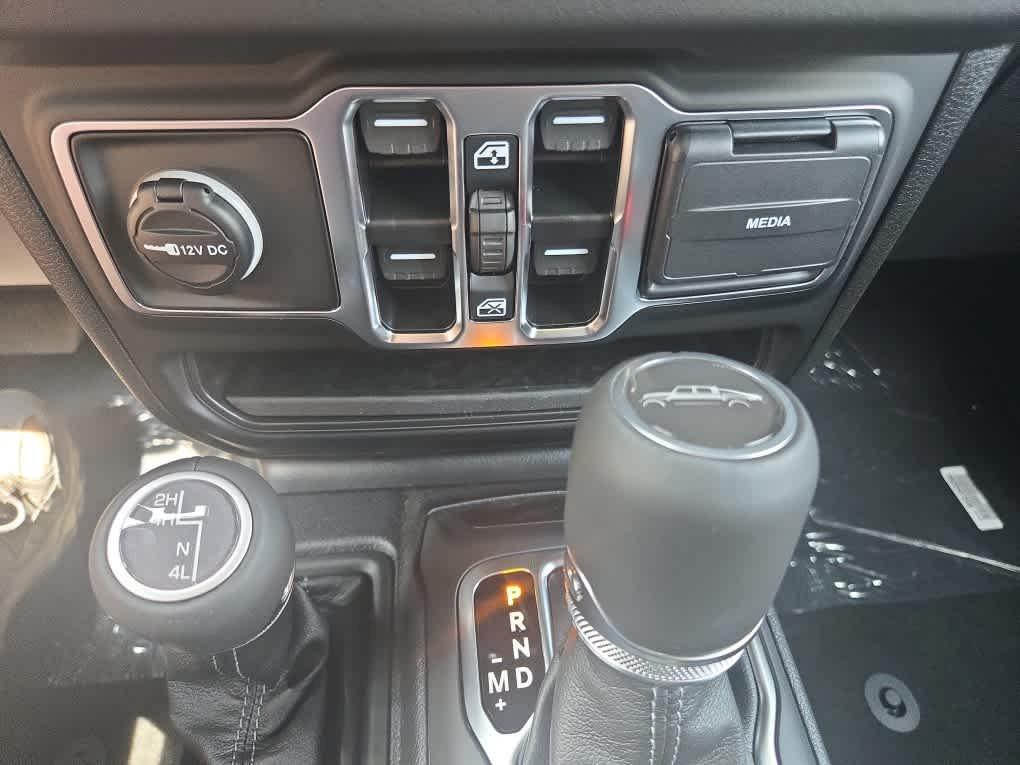 new 2025 Jeep Gladiator car, priced at $45,882