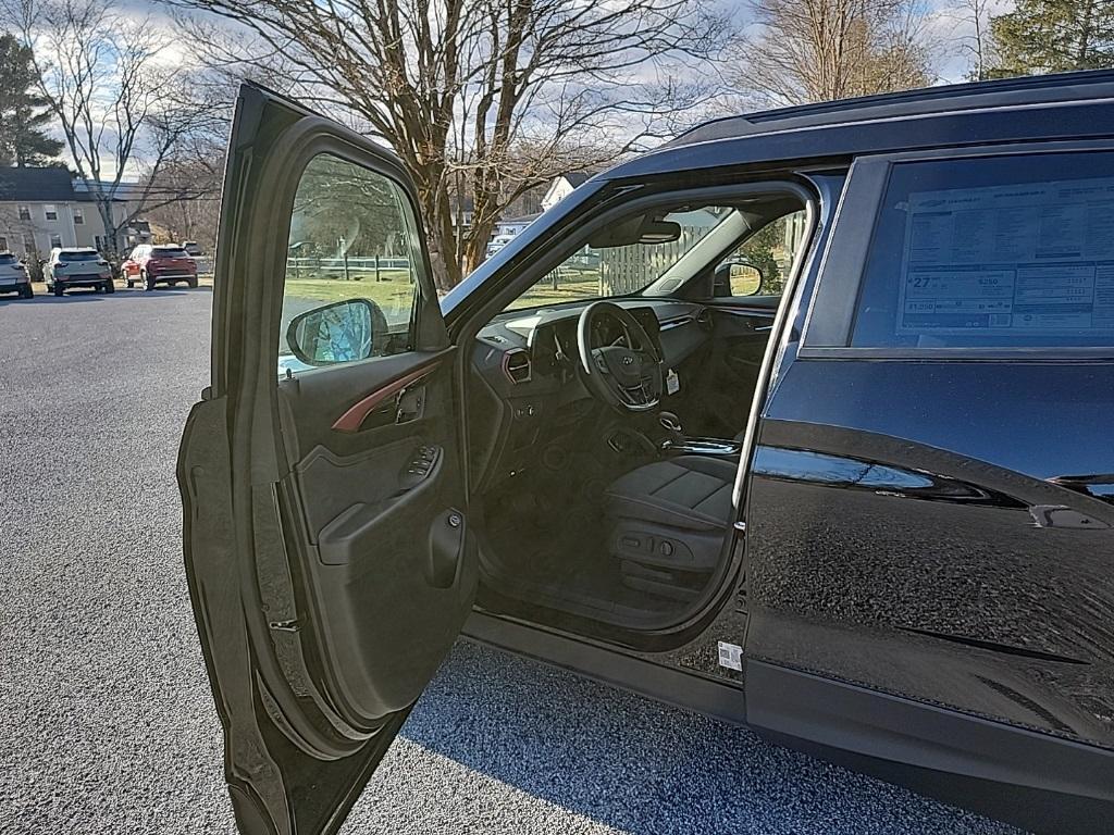 new 2025 Chevrolet TrailBlazer car, priced at $32,185