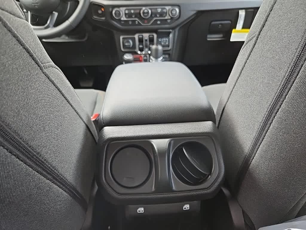 new 2025 Jeep Gladiator car, priced at $48,137