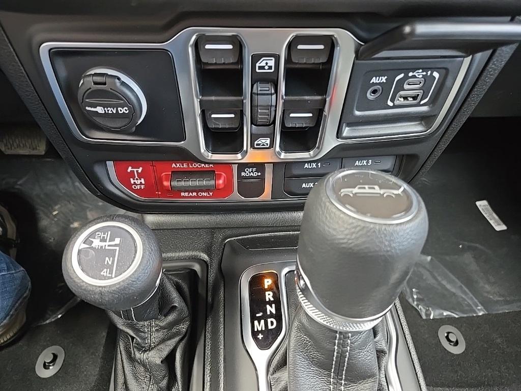 new 2025 Jeep Gladiator car