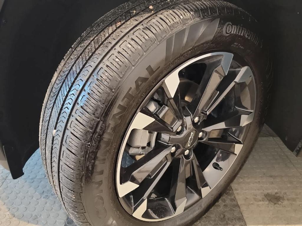 used 2025 Chevrolet Equinox car, priced at $32,900