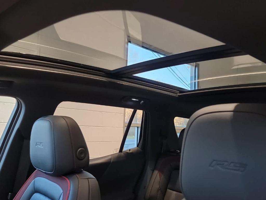 used 2025 Chevrolet Equinox car, priced at $32,900