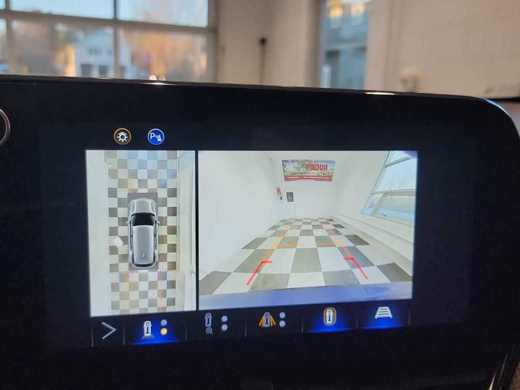 used 2025 Chevrolet Equinox car, priced at $32,900