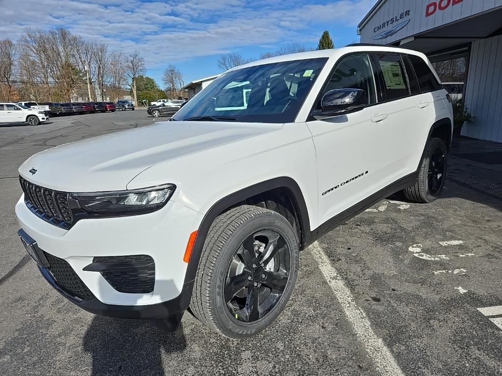 new 2025 Jeep Grand Cherokee car, priced at $45,080