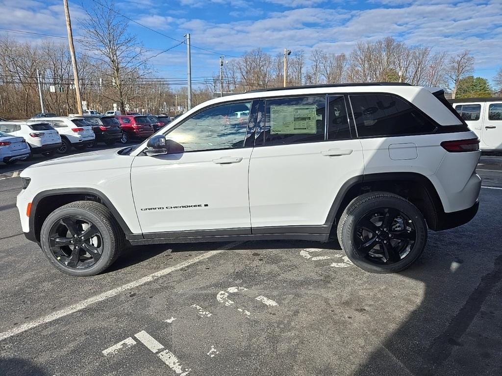 new 2025 Jeep Grand Cherokee car, priced at $45,080