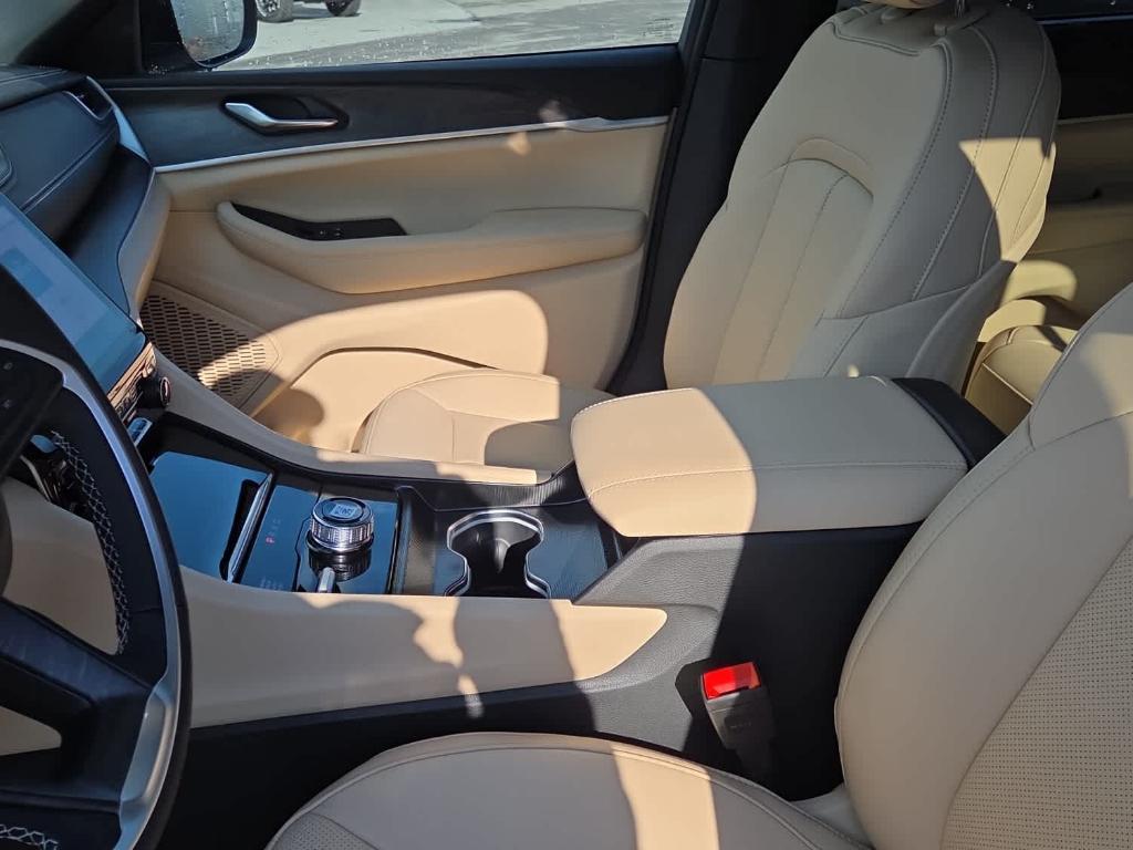 new 2025 Jeep Grand Cherokee car, priced at $53,140